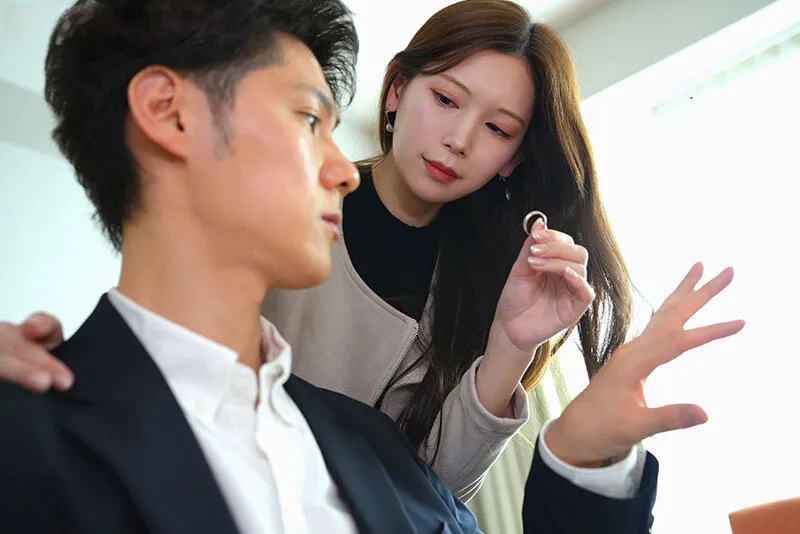 Vợ yêu đi đi chơi, ông xã ở nhà bị nhỏ em bà xã gạ quan hệ không trượt phát nào